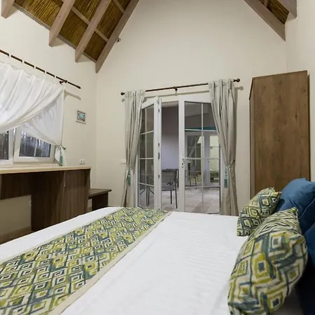 Laguna Guest house *