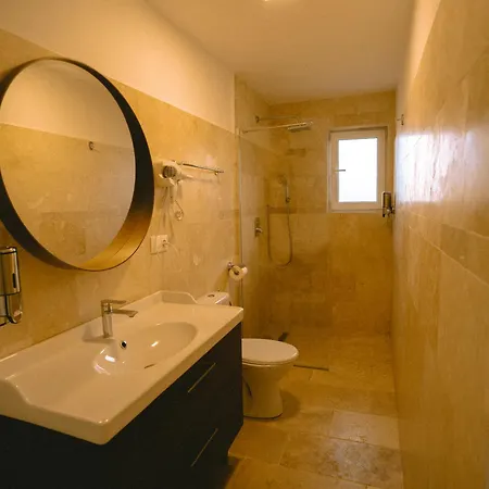 Laguna 4*